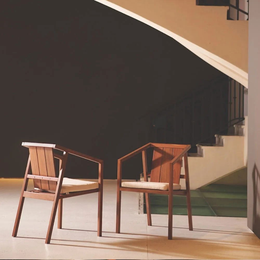 Poltrona Lanati com braços  - madeira maciça Jatobá