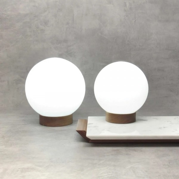 Luminária de mesa Alba 20 - Base em Madeira Maciça - 20x22x20 - Design Autoral Brasileiro