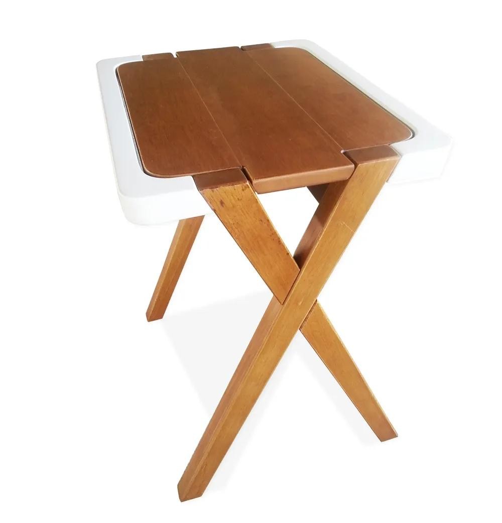 Mesa Lateral Flash Cor - Medidas: Largura: 50cm x Profundidade: 40cm x Altura: 60 cm